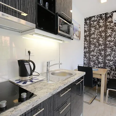 Corner זאדאר