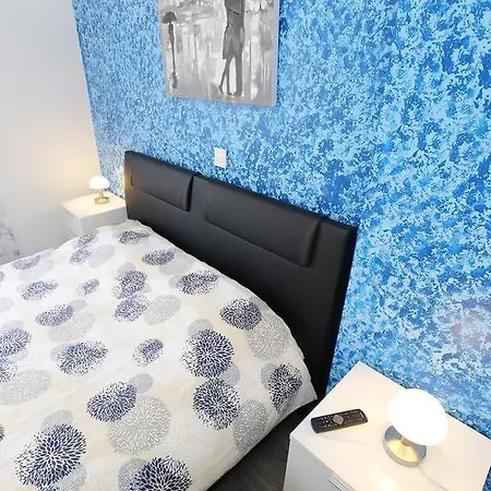 דירה Corner