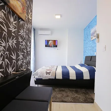 Corner זאדאר